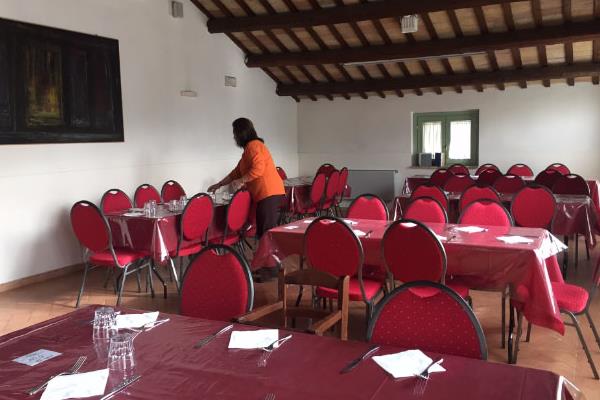 ospiti di san claudio preparano la colazione agli sfollati